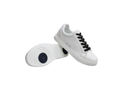 Sneaker ecopelle bianca Suprema White Black Vortex con suola in gomma e resina, dettagli neri, comfort leggero e suola flessibile.