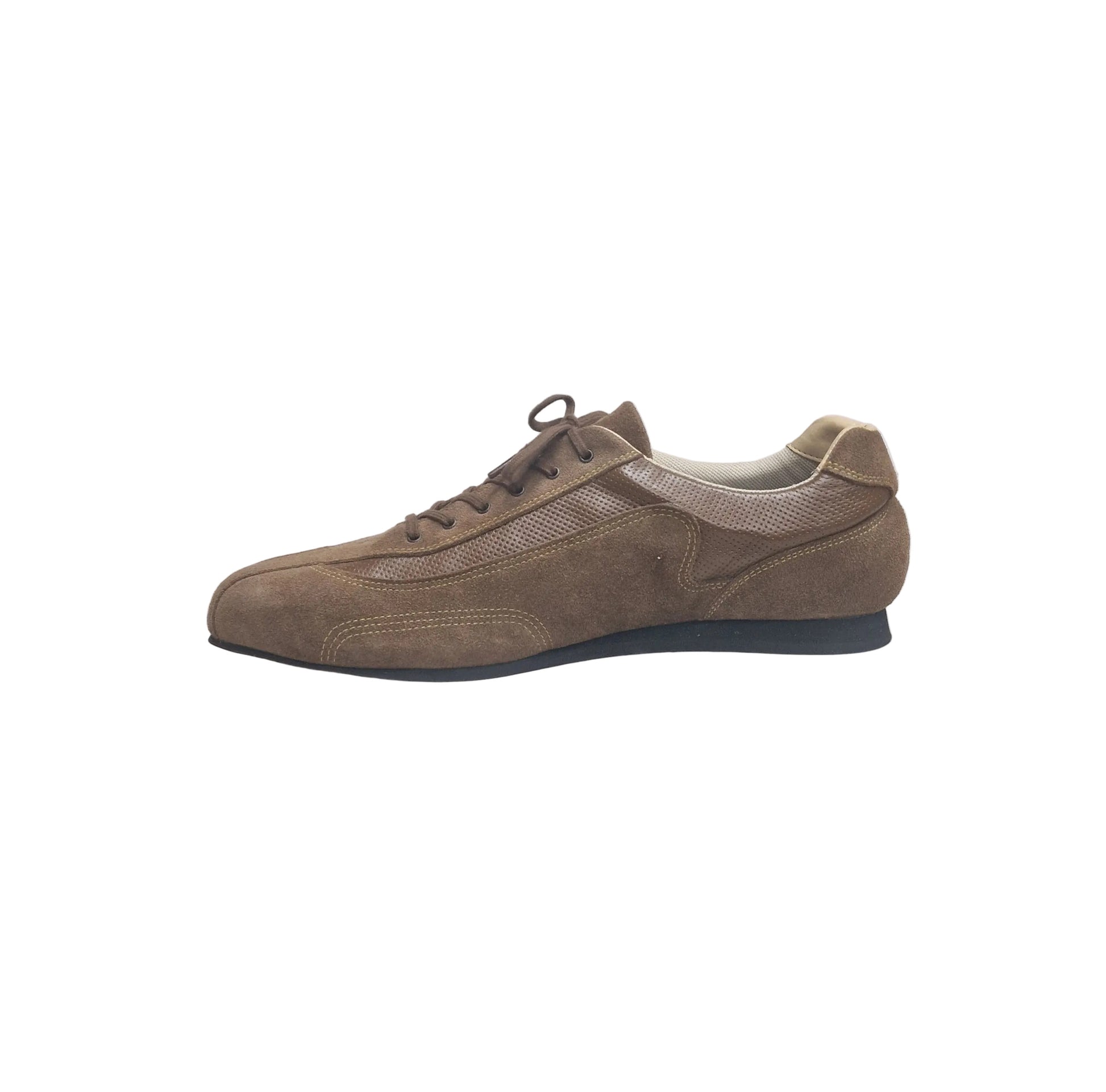 Scarpa da donna in camoscio nero con plateau e tacco a spillo, modello Wish Dance Shop, vista frontale su sfondo neutro.
