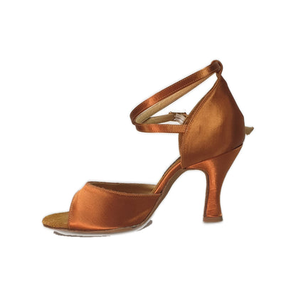 Scarpa in raso bronzo Outlet con tacco a rocchetto, stile elegante e raffinato, vista frontale della scarpa.