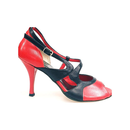 Scarpa da donna Malena Outlet in pelle rossa e nera, elegante e versatile, con dettagli raffinati e suola robusta.