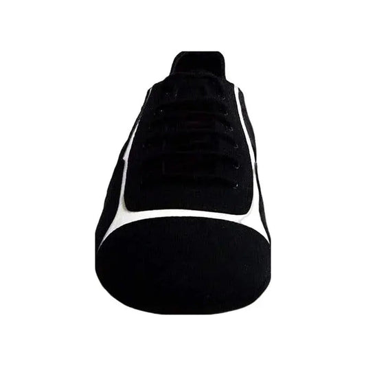 Sneaker Manuel 820 in camoscio nero con inserti bianchi, scarpe sportive dal design elegante e moderno.