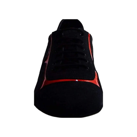 Sneaker Manuel (820) in camoscio nero con inserti in vernice rossa, dettagli di Wish Dance Shop.