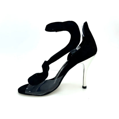 Sandalo donna Angela in camoscio nero con parti in plexiglass e tacco a spillo laminato argento, elegante e alla moda.
