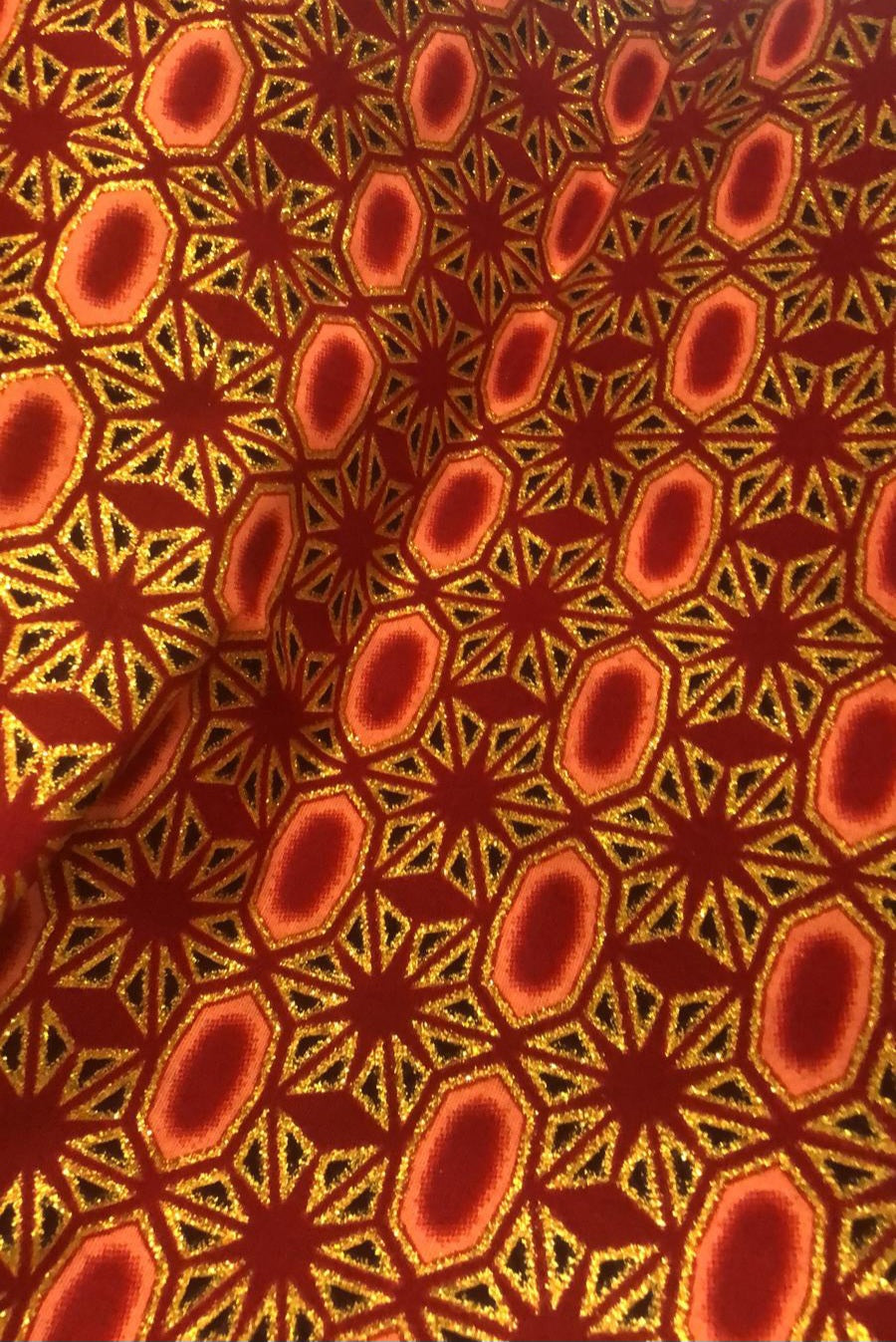Sandalo donna RED FOX (460PW) in camoscio rosso, elastici oro, tessuto glitter oro e tacco a spillo laminato dorato.