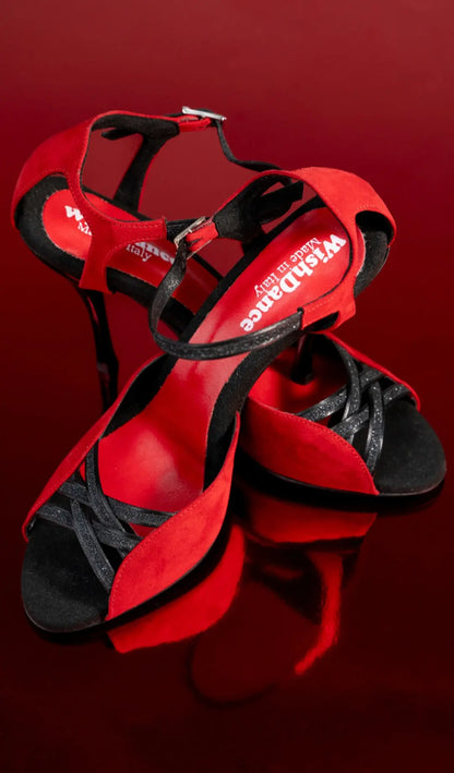 Sandalo da donna Morgane Scarlett in camoscio rosso con fascette glitter nere e tacco a spillo smaltato nero, scarpa elegante Wish Dance Shop