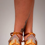 Load image into Gallery viewer, DELUXE MARIPOSA (L102 QB) - Scarpa da Ballo Donna in Raso Seta Bronzo Tan con Swarovski  Cinturino Incrociato alla Caviglia e Tacco a Spillo Laminato Oro Ramato
