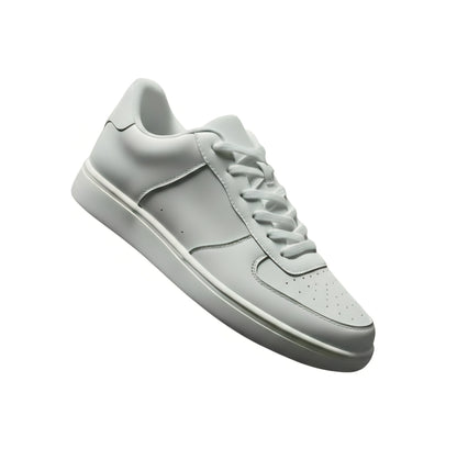 Sneaker in ecopelle bianca Wish Dance Shop con suola in gomma e resina, dettagli neri e design elegante.
