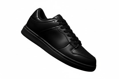 Sneaker in ecopelle nera vegan Wish Dance Shop con suola in gomma e resina, dettagli con cerchi rossi.