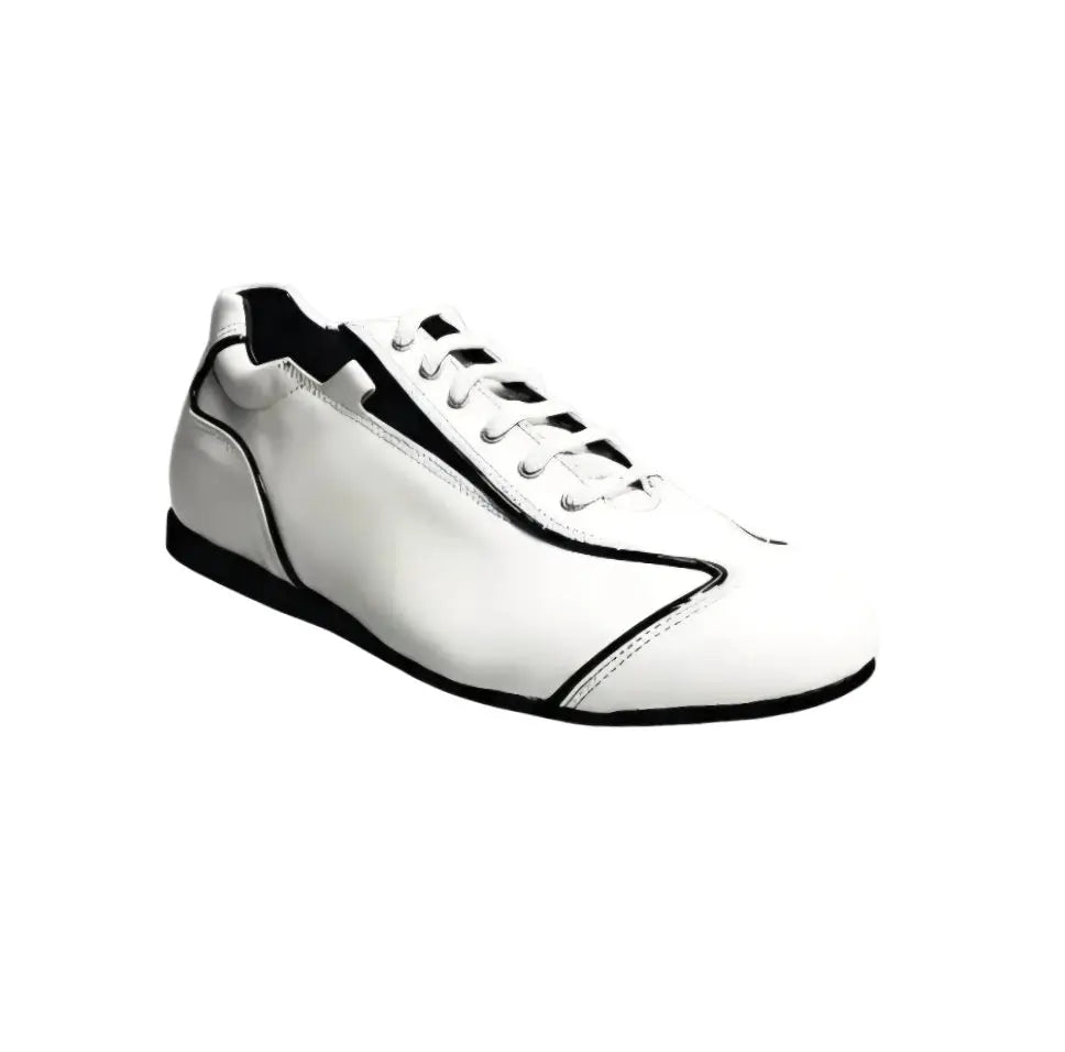 Sneaker bianca HABANA di Ivan con profili neri e suola in Microlight, scarpa in pelle elegante e comoda.