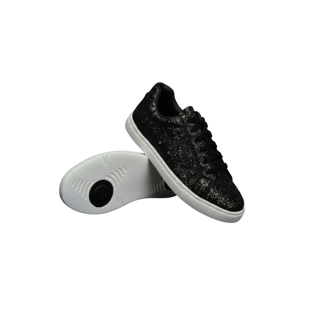 Sneaker ALEMANA Anny Vortex in glitter nero con suola bianca, suola in gomma e resina tecnica, dettagli con cerchi neri.
