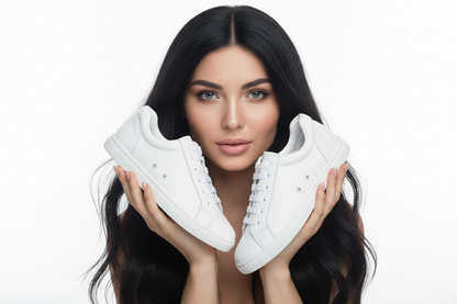 Sneaker ecopelle bianca Ataca Uriel Vortex Wish Dance Shop con suola bianca, dettagli in argento e design comodo e flessibile.