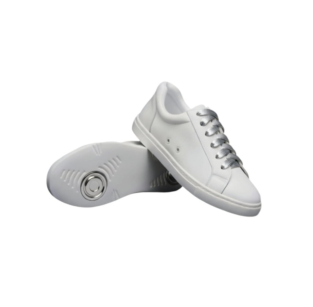Scarpe sneakers ecopelle totali bianche Uriel Vortex Wish Dance, suola in gomma e resina, dettagli argento, stile confortevole e leggero.