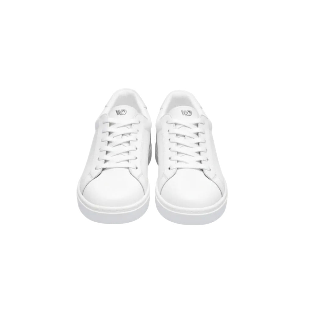 Sneaker ecopelle bianca ATACA Uriel Vortex con suola bianca in gomma e resina, dettagli argento pivot, comfort leggero e flessibilità.