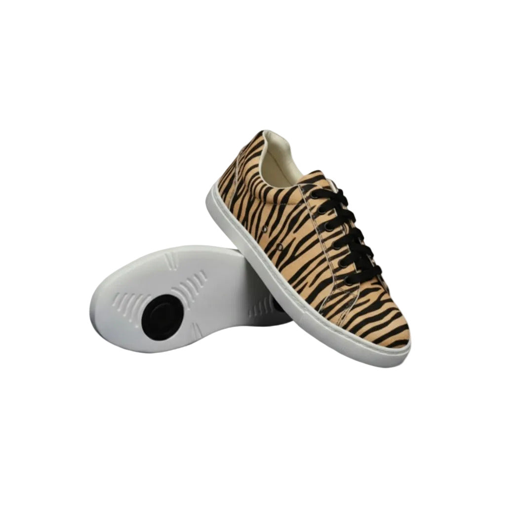 Sneaker ATACA Tiger Black Gold Vortex in materiale vegan, disegno tigre bengala beige, suola nera in gomma e resina, comfort e flessibilità