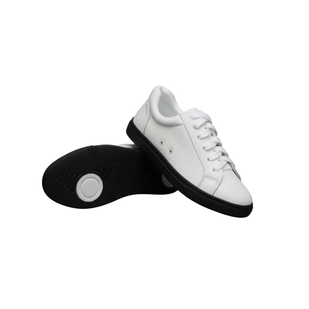 Sneaker ecopelle bianca ATACA Dalmy Vortex con suola nera in gomma, design leggero e flessibile, tecnica cerchi bianchi Pivot.