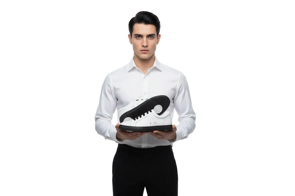 ATACA Dalmy Vortex (L0700FCE) - Zapatillas de piel ecológica totalmente blanca, material vegano, confort, ligeras y flexibles, suela negra de goma y resina técnica, círculos blancos pivotantes.