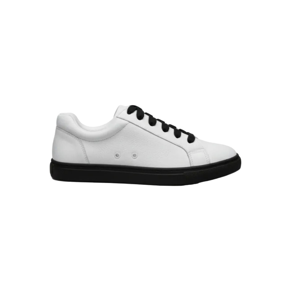 Sneaker ecopelle bianca ATACA Dalmy Vortex con suola nera in gomma, dettagli bianchi pivot e design vegan comodo e leggero.