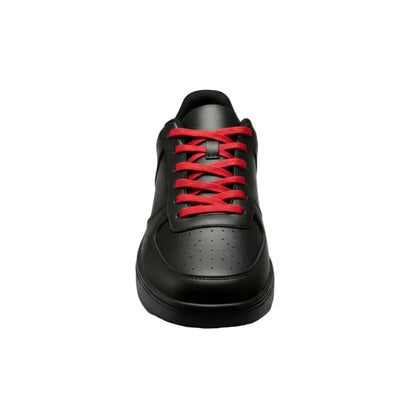 Sneaker in ecopelle nera vegan Wish Dance Shop con suola in gomma e resina tecnica, dettagli cerchi rossi.