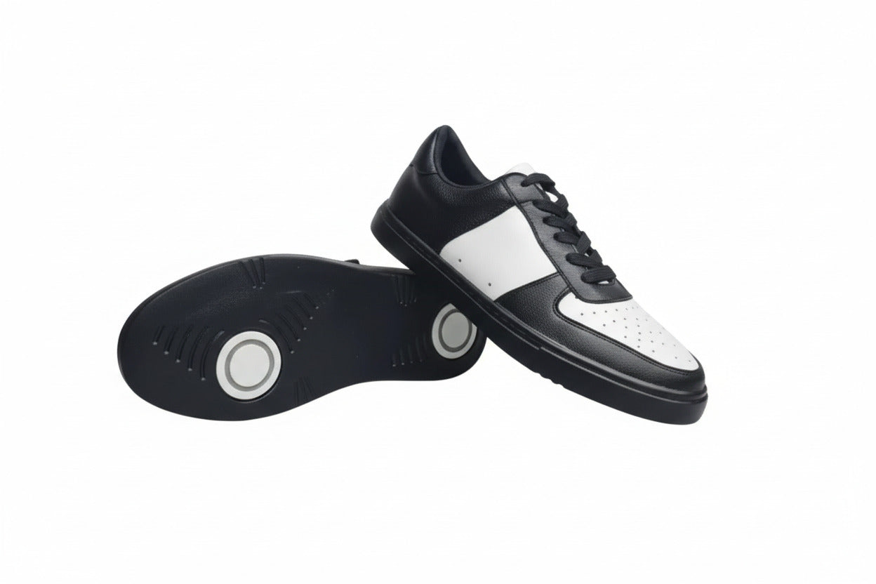 Sneaker Wish Dance Shop Rey in ecopelle vegana bianca e nera con suola nera in gomma e resina, dettaglio cerchi bianchi pivot.