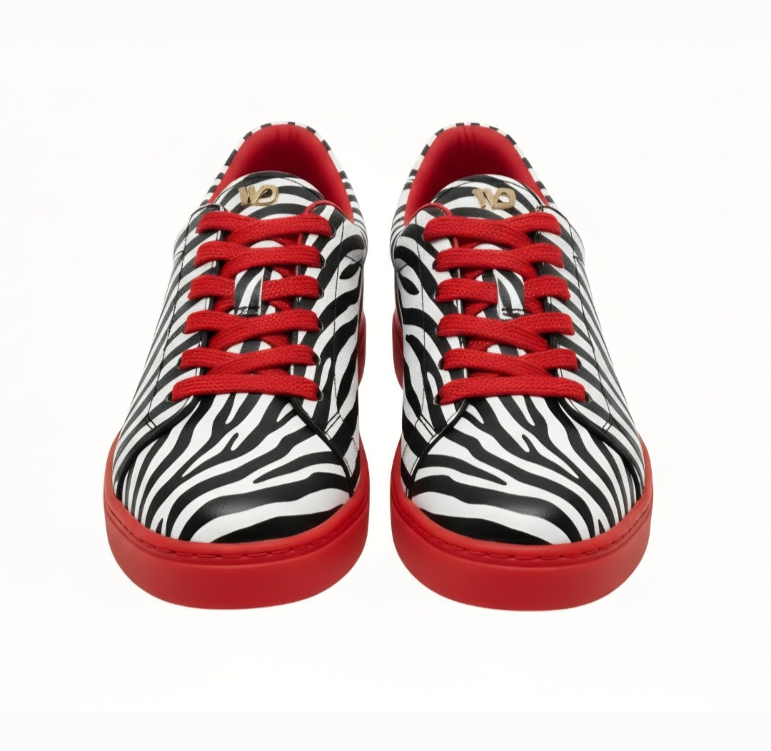 Sneaker Wish Dance Shop ATACA Zebry Red Gold Vortex in tessuto zebrato, suola rossa in gomma e resina, dettaglio oro pivot.