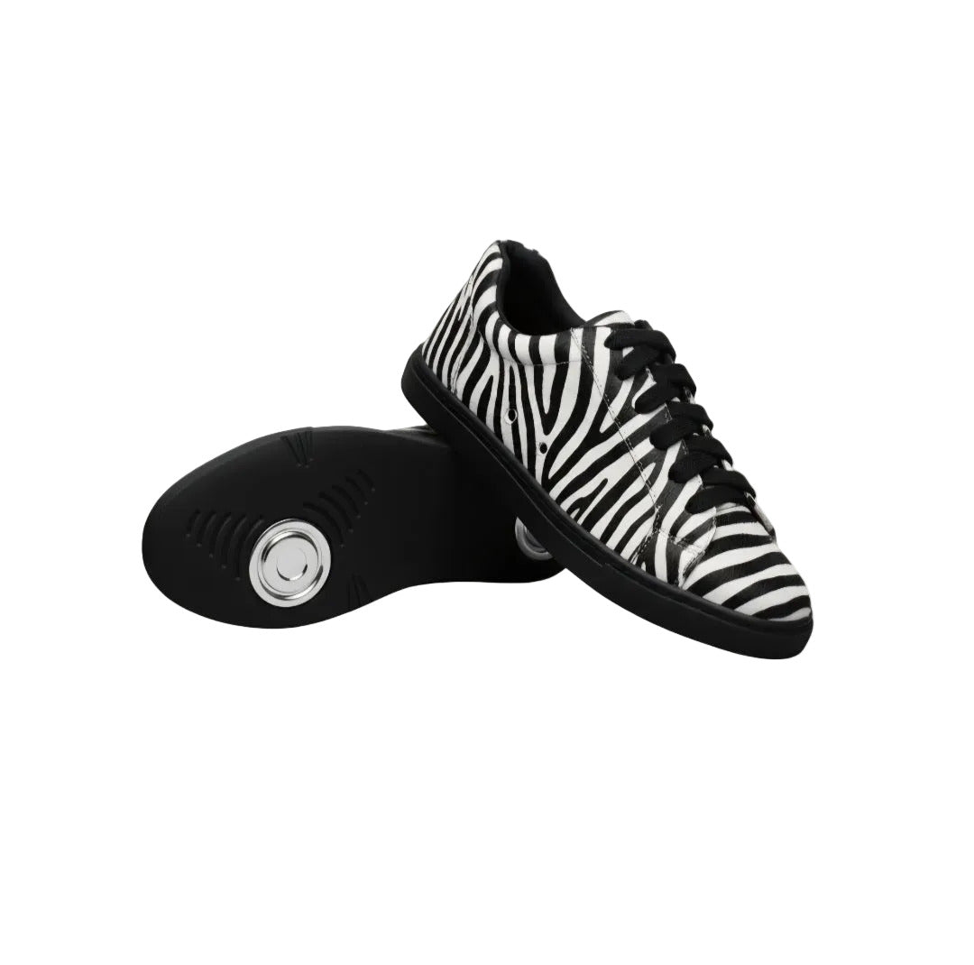 Sneaker Wish Dance Shop ATACA Zebry Black Silver Vortex in tessuto zebrato, suola nera in gomma e resina, dettagli argentati.