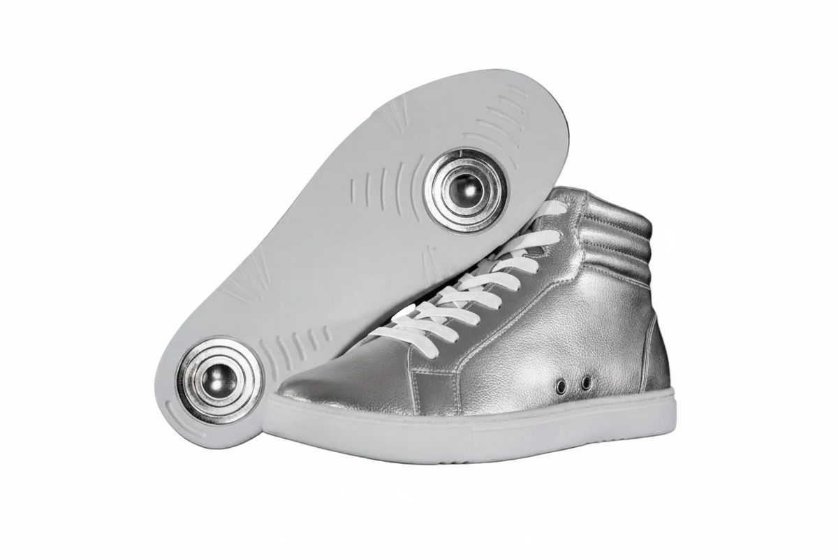 Sneaker GERO Noah Silver Vortex Wish Dance Shop, collo alto, ecopelle argento, suola bianca, design vegan e confortevole.