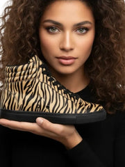 Carica immagine nella Galleria, GERO Tiger Black Gold Vortex (L0703FCE) - Sneaker Collo Alto Disegno Tigre del Bengala Totale materiale Vegan confort Light Flex Suola Nera in Gommina e Resina Tecnica Cerchi Oro Pivot