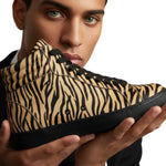 Carica immagine nella Galleria, GERO Tiger Black Gold Vortex (L0703FCE) - Sneaker Collo Alto Disegno Tigre del Bengala Totale materiale Vegan confort Light Flex Suola Nera in Gommina e Resina Tecnica Cerchi Oro Pivot
