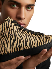 Carica immagine nella Galleria, GERO Tiger Black Gold Vortex (L0703FCE) - Sneaker Collo Alto Disegno Tigre del Bengala Totale materiale Vegan confort Light Flex Suola Nera in Gommina e Resina Tecnica Cerchi Oro Pivot