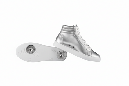 Sneaker GERO Noah Silver Vortex Wish Dance Shop, scarpa alta in ecopelle argento con suola bianca in gomma e dettaglio pivot in argento