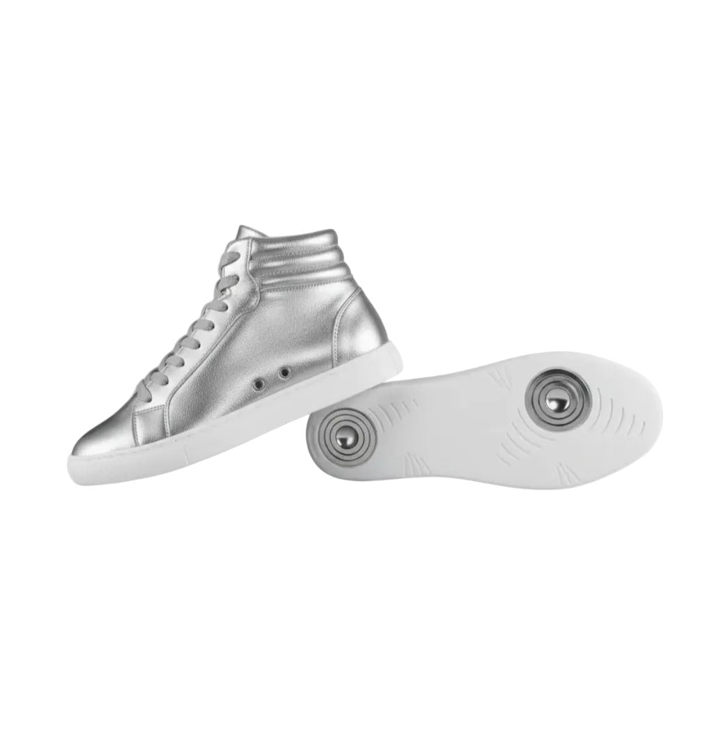 Sneaker GERO Noah Silver Vortex in ecopelle vegana argento, collo alto, suola bianca, dettagli in argento, design moderno e confortevole
