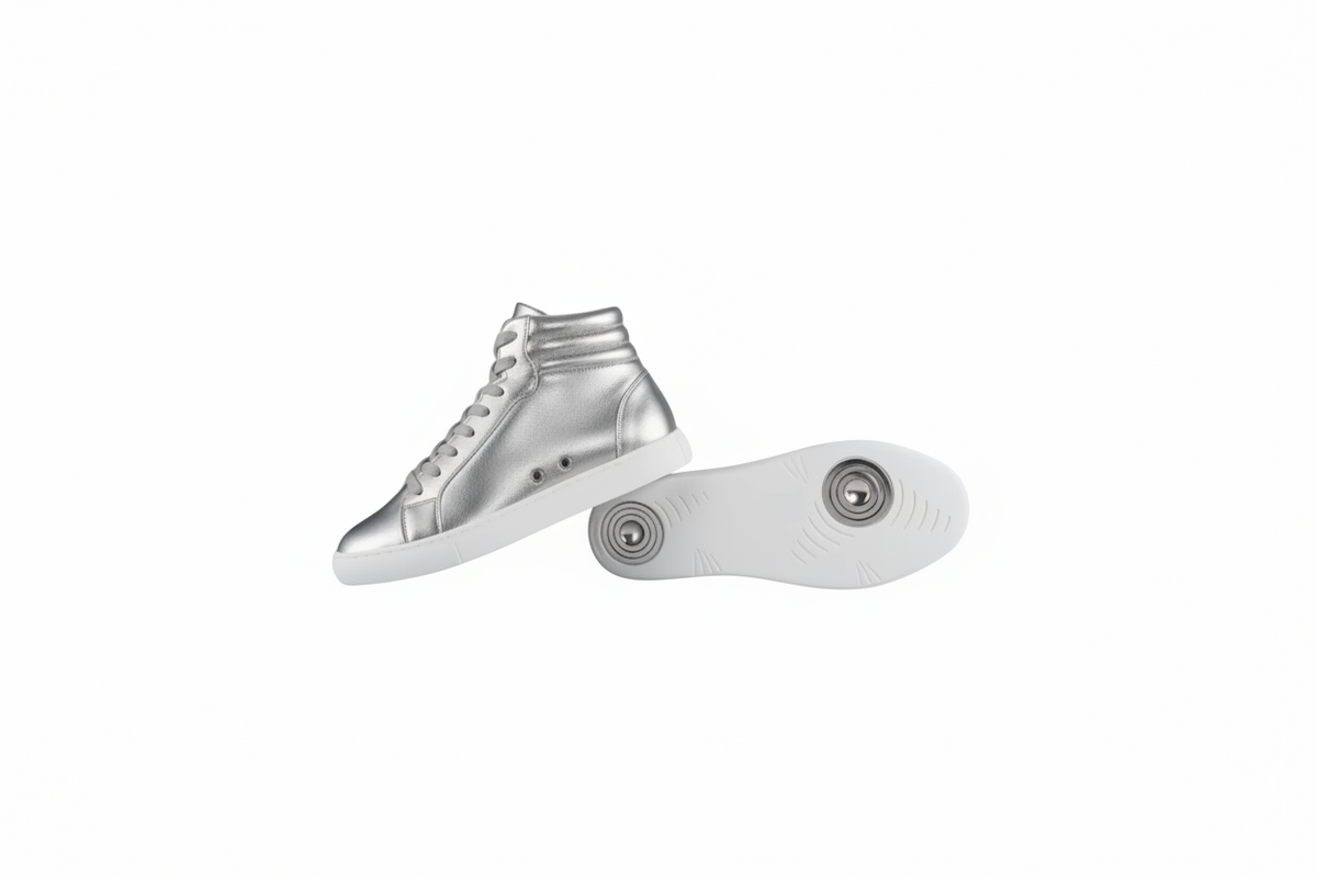 Sneaker GERO Noah Silver Vortex, collo alto in ecopelle argento, suola bianca in gomma e resina, stile vegano e comfort.