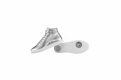 Sneaker GERO Noah Silver Vortex, collo alto in ecopelle argento, suola bianca in gomma e resina, stile vegano e comfort.