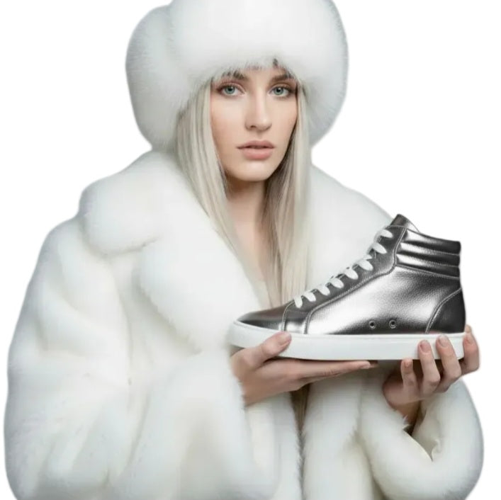 Sneaker Wish Dance Shop GERO Noah Silver Vortex in ecopelle argento, con suola bianca in gomma e dettagli in argento.