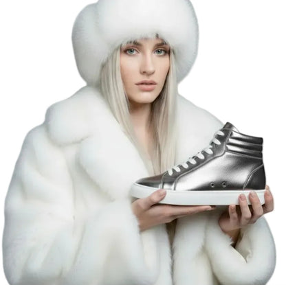 Sneaker Wish Dance Shop GERO Noah Silver Vortex in ecopelle argento, con suola bianca in gomma e dettagli in argento.