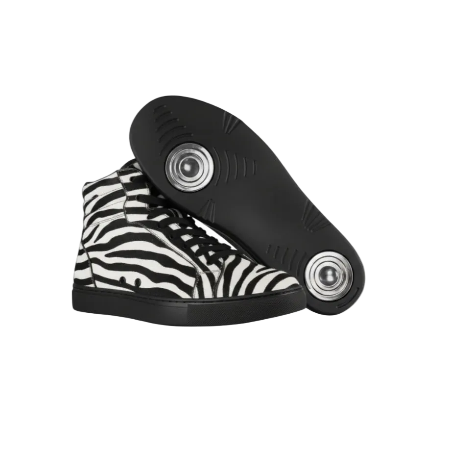 Scarpa da donna in camoscio nero con plateau e tacco a spillo, stile elegante e confortevole, marca Wish Dance Shop.