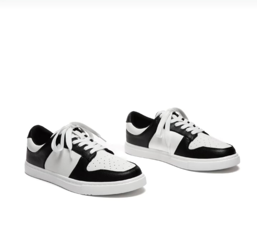 FABRIS (L0702FCE) - Sneaker in Ecopelle Vegan Bianca e Nera Suola in Gommina e Resina Bianca Tecnica Cerchi Neri Pivot