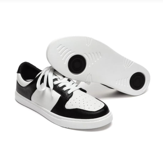FABRIS (L0702FCE) - Sneaker in Ecopelle Vegan Bianca e Nera Suola in Gommina e Resina Bianca Tecnica Cerchi Neri Pivot