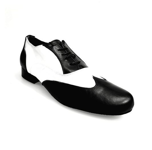 Scarpa in pelle nera e bianca Fred MS12, modello Oxford con forma tonda, stile stringata, marca Wish Dance Shop.