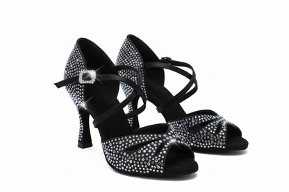 Scarpa da donna Flavia Dreams Deluxe in raso nero con strass boreali e tacco a rocchetto, ideale per ballo e occasioni speciali.