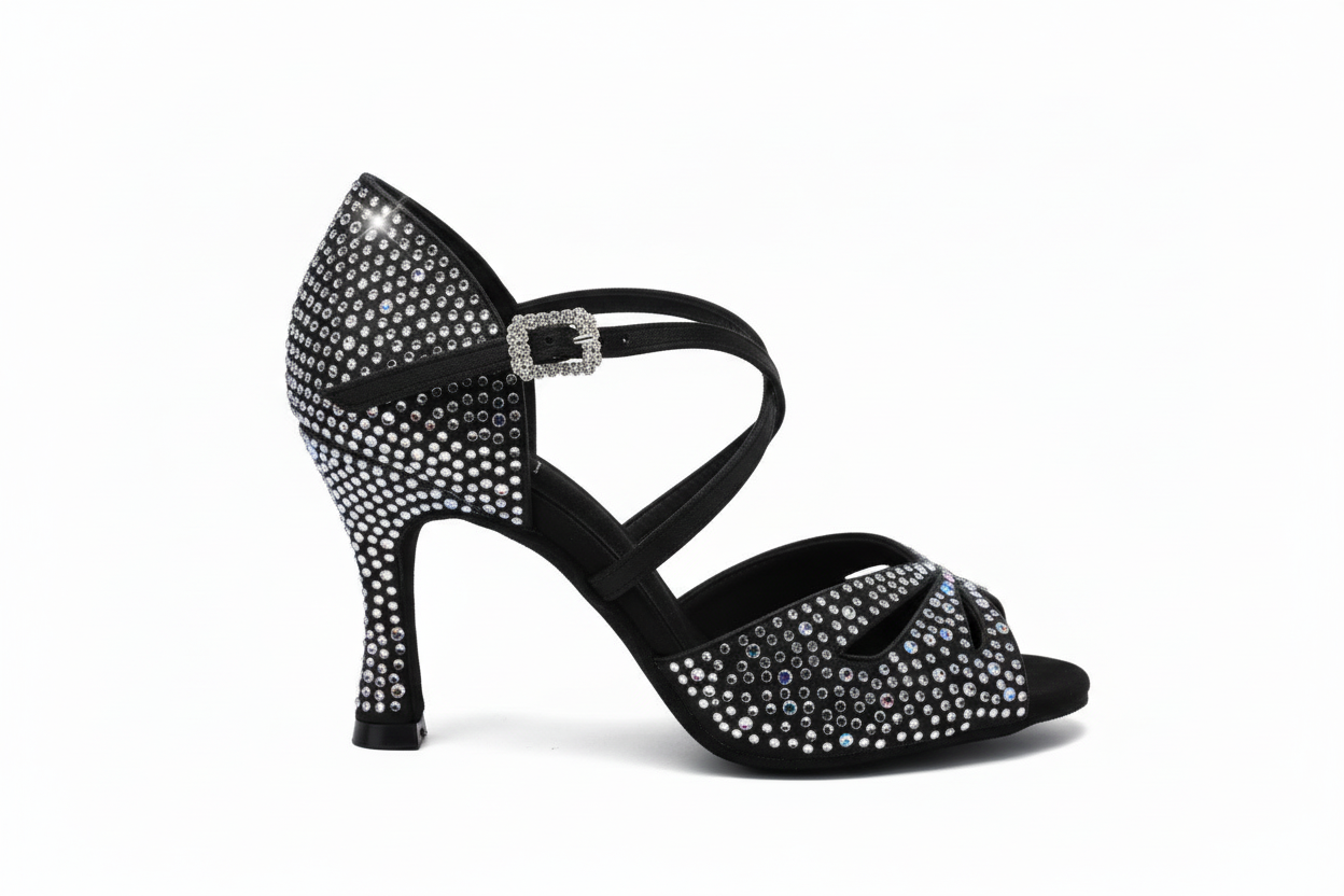 Scarpa da donna in raso nero FLAVIA Dreams Deluxe con strass boreali e tacco a rocchetto, elegante e brillante.