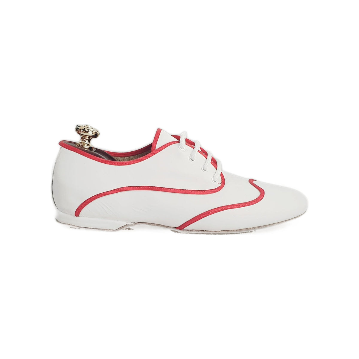 Scarpa jazz Billie Caribe in pelle bianca con profilo rosso, ideale per danza e performance.