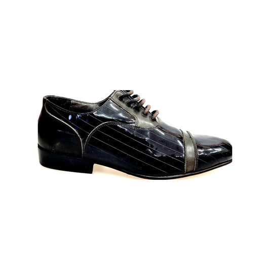 Scarpa da uomo Movida by WISH DANCE in pelle e vernice nera con tacco in legno, stile elegante e moderno.