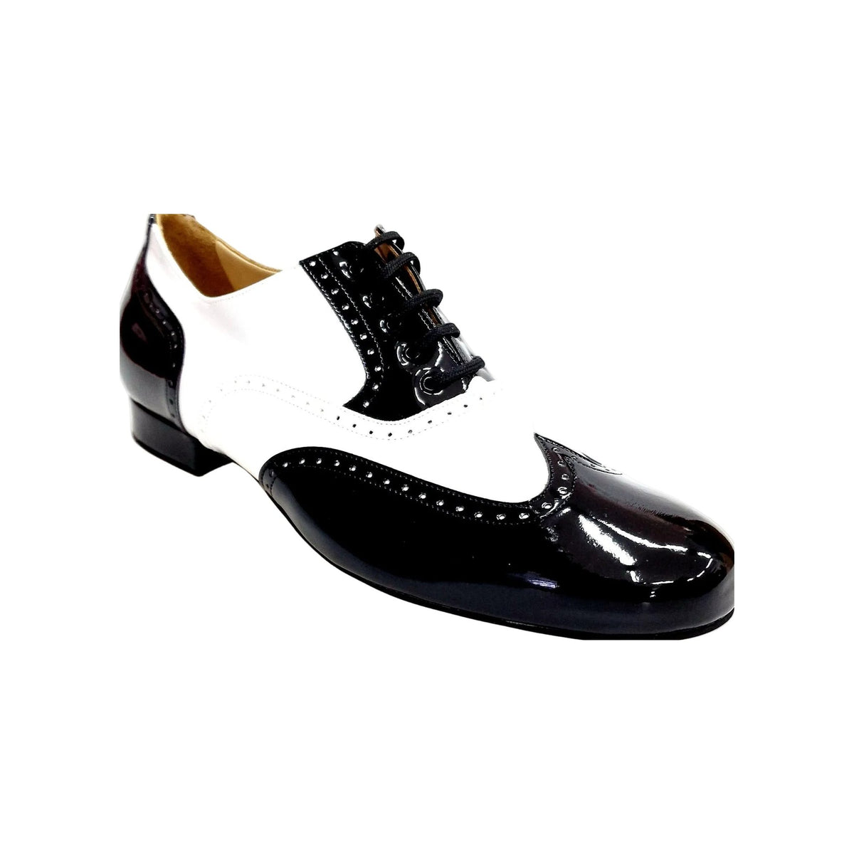 Scarpe stringate Adolfo Chicago Forata Oxford in vernice nera e bianca, con profili forati e dettagli eleganti.