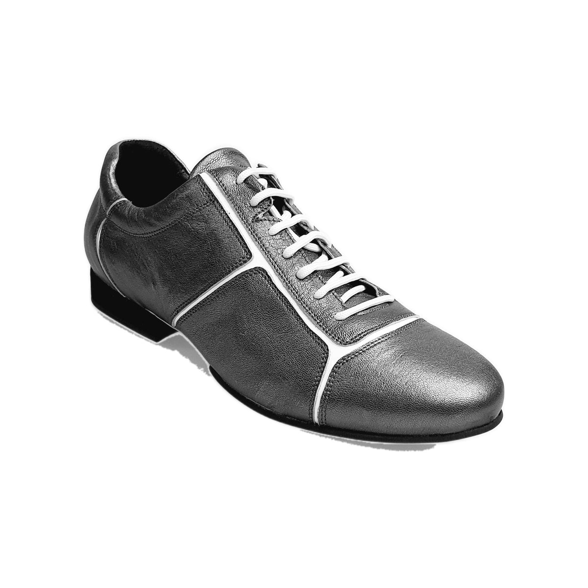Scarpa da donna Wish Dance Movida in pelle satinata bianca con inserti in vernice e suola in acciaio, modello sneaker.