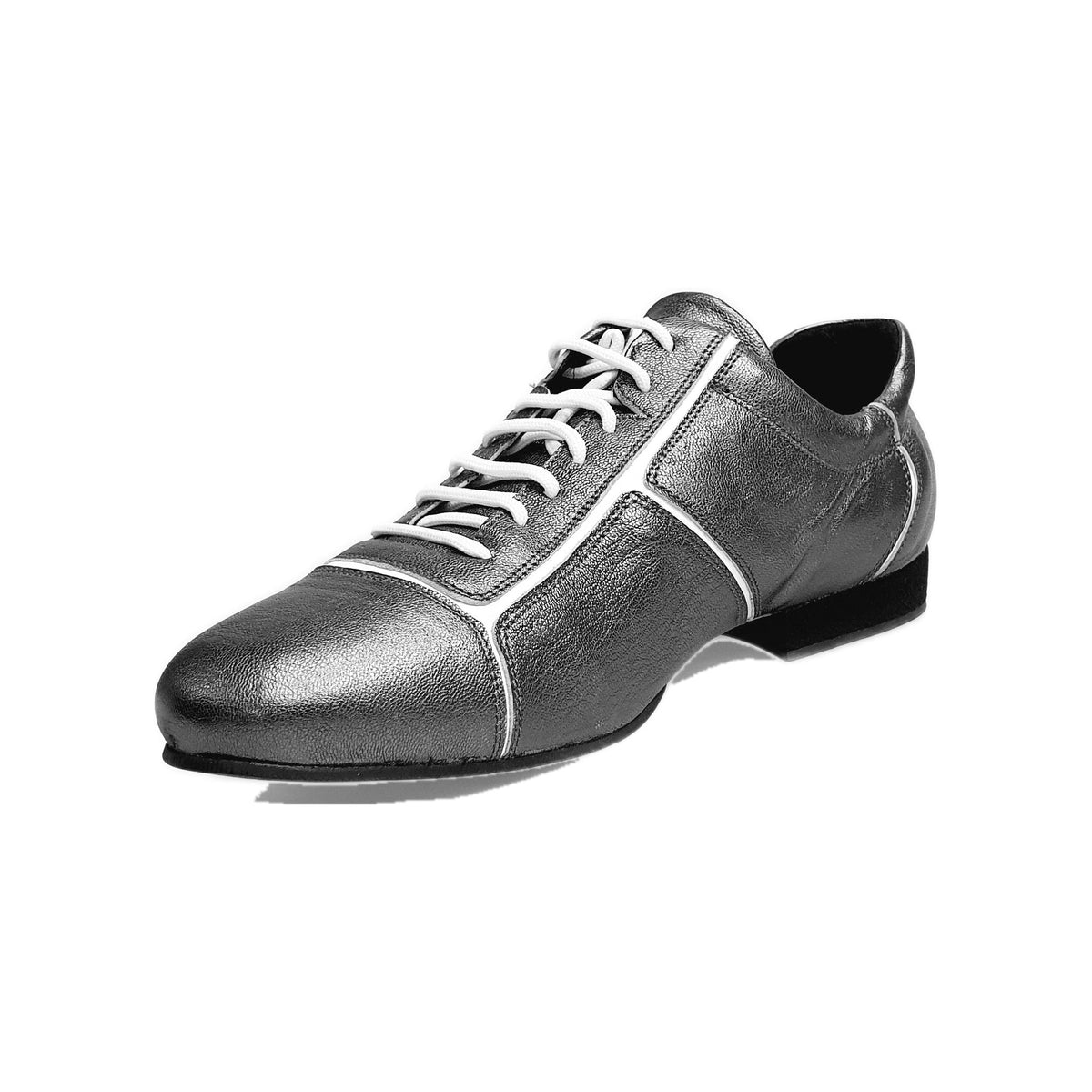 Scarpa sneaker in pelle satinata bianca con inserti in vernice e dettagli in acciaio Melissa, marca Wish Dance.
