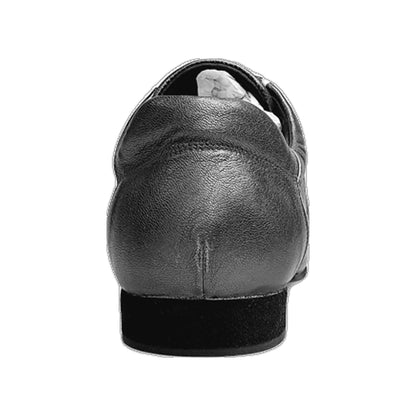 Scarpa Wish Dance in pelle satinata bianca con inserti in vernice e dettagli in acciaio, sneaker elegante e comoda.
