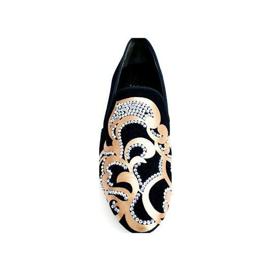 Scarpa da uomo Daniel SW (MS20) in camoscio nero con dettagli in raso seta oro e Swarovski Boreali, forma lunga elegante.