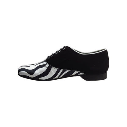 Esteban (MS07) KIMA - Stringata da Uomo chiusura Mod. Oxford in Camoscio Nero e Raso seta Zebrato Ricamo, dettaglio tacco