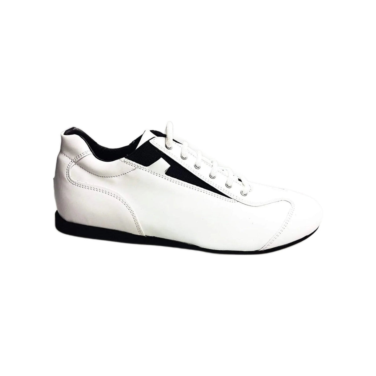 Scarpa sneaker Bianca Panama Ivan in pelle con design confortevole, ideale per stile casual e comfort quotidiano.